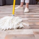 Essa receita caseira viral deixou meus pisos brilhando em minutos