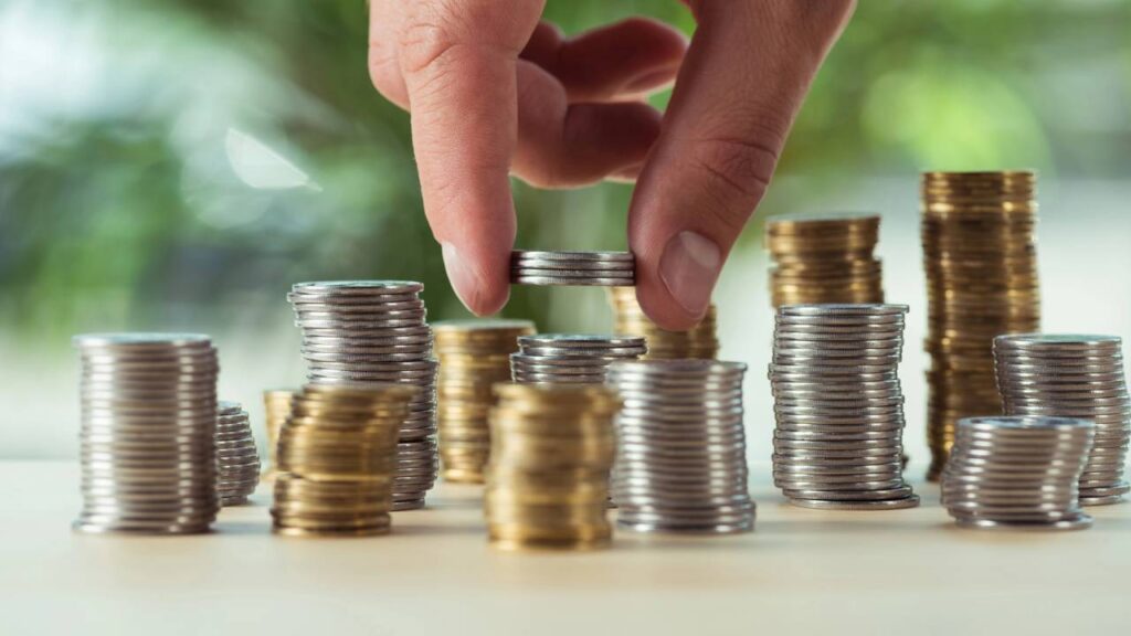 Porta-moedas simples em crochê prático e fácil de carregar