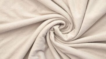 Esse tecido natural está dominando os quartos brasileiros em noites quentes