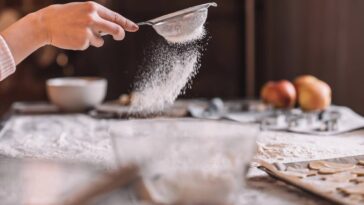 A calda mágica que dá brilho, sabor e umidade aos seus doces favoritos