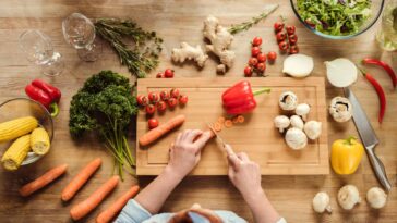 Os 7 truques essenciais para quem quer aprender a cozinhar em casa com facilidade