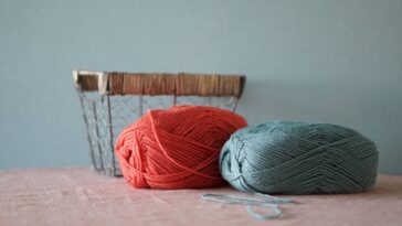 Crochê está dominando os looks de verão e esse top prova isso