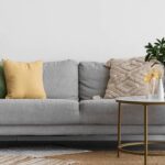 Adeus almofadas, esse detalhe discreto está mudando a decoração da sala