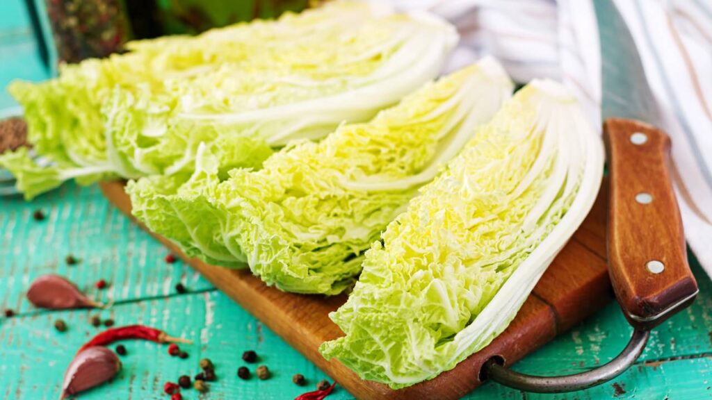 Cozinheiros experientes estão usando essa técnica com couve chinesa e aprovando