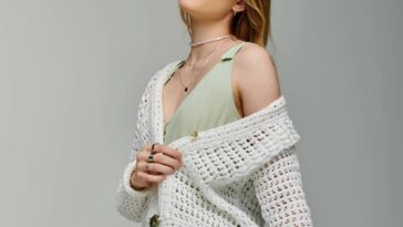 Esse kimono em crochê está conquistando quem ama estilo e conforto