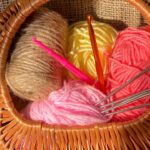 6 passos para fazer um porta-escovas de crochê firme e funcional