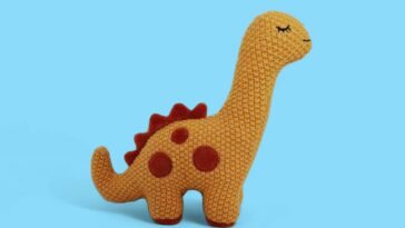 Dinossauro amigurumi simples em crochê para alegrar a brincadeira