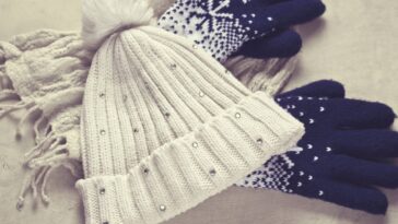 O acabamento que faz esse gorro de crochê parecer peça de loja fina