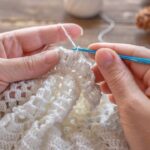 Os 7 passos para fazer um trilho de mesa em crochê alinhado e sofisticado