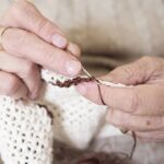 Esse centro de mesa em crochê transformou minha sala num piscar de olhos