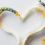 Essa bolsa de crochê é tudo o que faltava no seu look artesanal