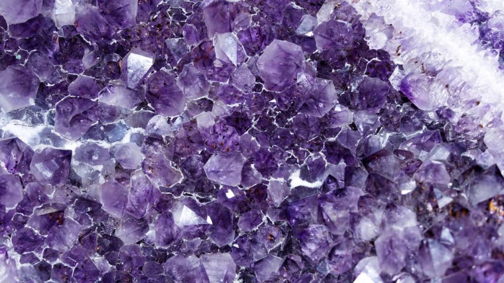 Você pode estar atraindo energias ruins sem saber por causa dessas pedras