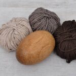 Sousplat de crochê com flores em relevo para mesas encantadoras e charmosas