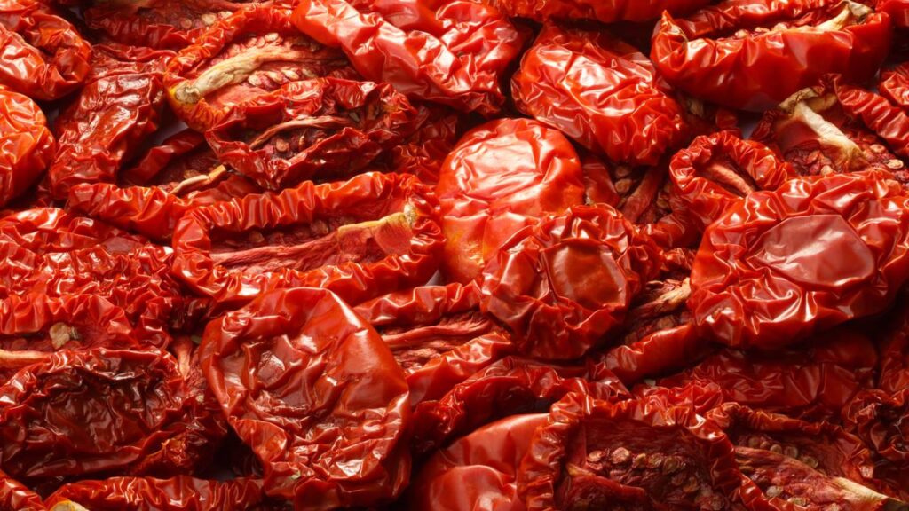 Esse truque caseiro faz o tomate durar até 6 meses fora da geladeira