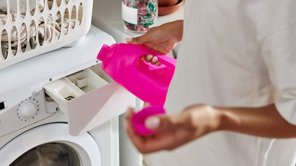 Essa dica com vinagre mudou a forma como lavo roupas aqui em casa