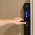 Adeus fechaduras! Esse item dispensa chaves e virou símbolo de segurança em casas modernas