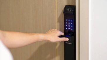 Adeus fechaduras! Esse item dispensa chaves e virou símbolo de segurança em casas modernas