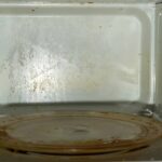 Você nunca mais vai usar detergente depois de testar essa mistura no micro-ondas