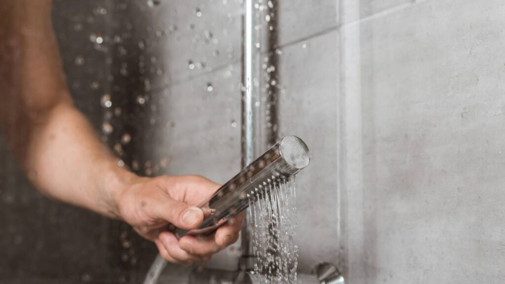 Adeus chuveiro! A ducha mais tecnológica de 2025 vai transformar seu banheiro