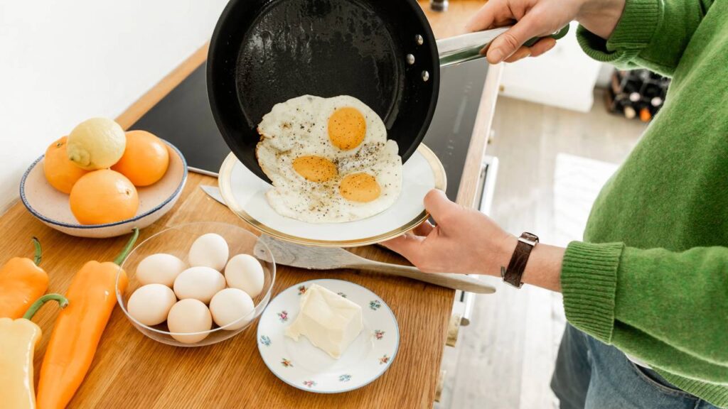 Cada vez mais pessoas estão adotando essa técnica com ovos no café da manhã