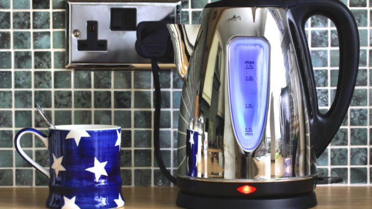 O jeito mais eficaz de tirar calcário da chaleira elétrica com vinagre em casa