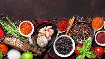 4 motivos para queimar alecrim com cravo e renovar o ar da sua casa