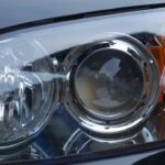 O truque com vinagre que deixa o farol do carro como novo em minutos