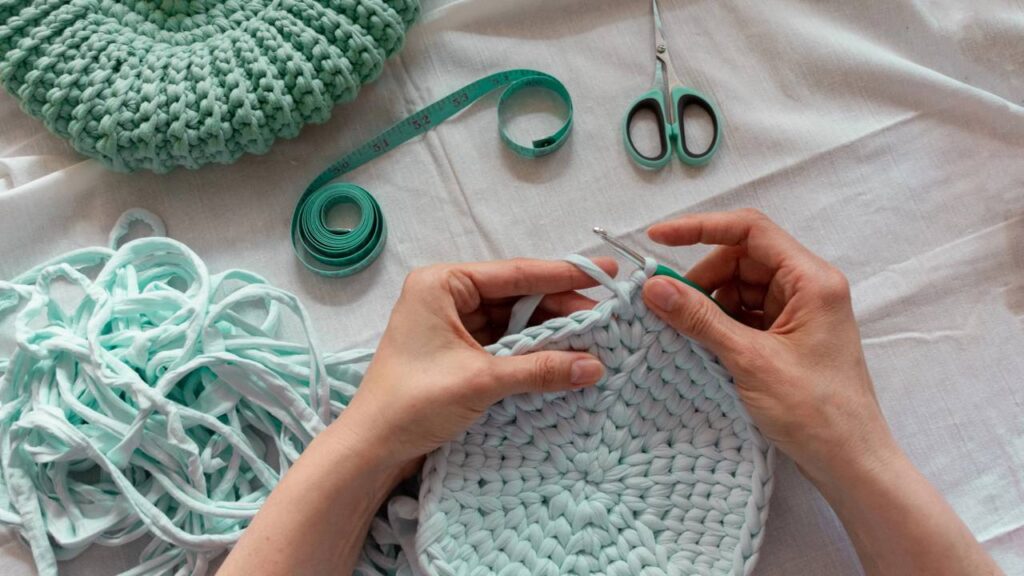 O detalhe artesanal que uniu utilidade e beleza com crochê