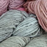 A técnica desse top em crochê está fazendo sucesso nos festivais de verão