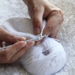 Saída de praia em crochê com fio de linho e algodão e efeito see-through elegante