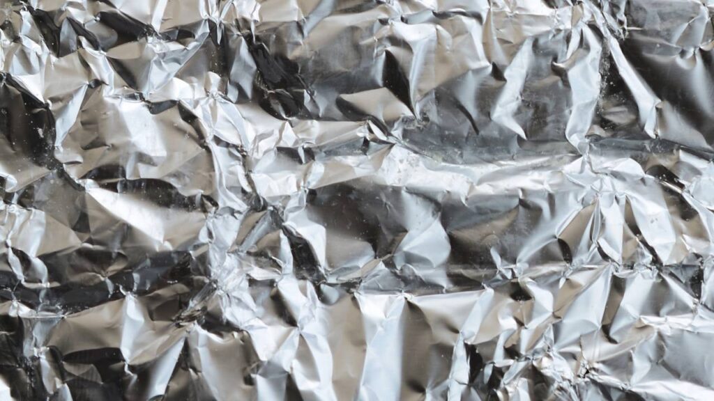 4 motivos para usar papel alumínio na limpeza da grelha antes do churrasco