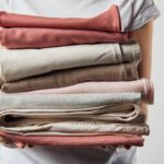 Os 5 passos para aplicar o método burrito e secar roupa mais rápido em dias de chuva