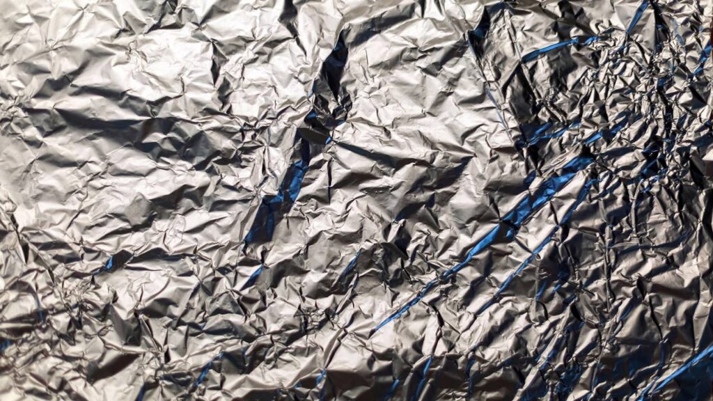 Esse truque simples com papel alumínio salvou minha geladeira do lixo