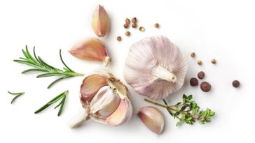 Diga adeus ao alho mofado, conserve com vinagre e nunca mais jogue fora