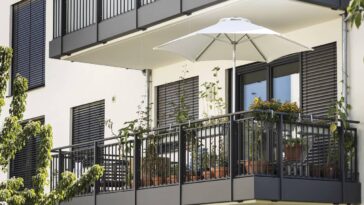 Adeus grades de ferro! Transforme a fachada da sua casa com mais luz, segurança e estilo