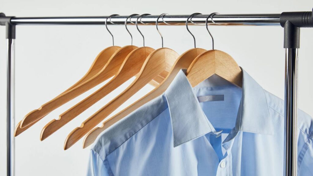 5 ideias criativas para transformar cabides usados em itens úteis