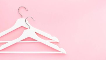 5 ideias criativas para transformar cabides usados em itens úteis