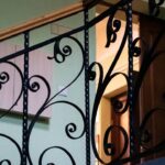 Adeus escadas de madeira! As escadas de ferro voltaram com tudo e estão dominando o design