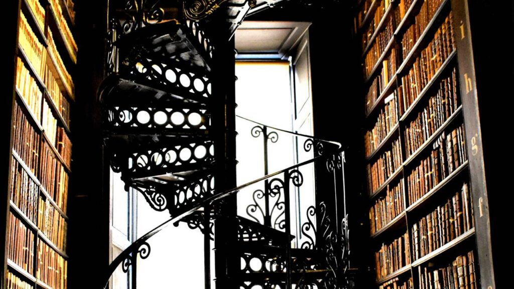 Adeus escadas de madeira! As escadas de ferro voltaram com tudo e estão dominando o design