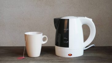 Usei limão e bicarbonato na jarra elétrica e o resultado foi surpreendente