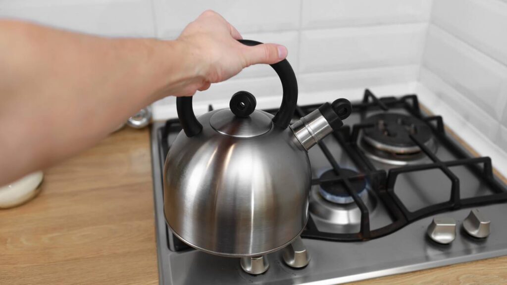 Usei limão e bicarbonato na jarra elétrica e o resultado foi surpreendente