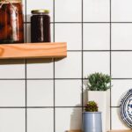 O melhor truque caseiro que usei para limpar juntas de azulejo da cozinha