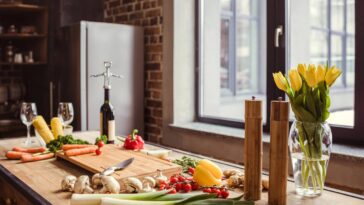 Você está limpando gordura do jeito errado e pode estar danificando sua cozinha