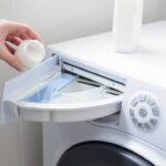 Uma faxineira me ensinou que é assim que devemos usar sabão líquido na máquina de lavar