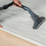 Chega de manchas no colchão! Veja como limpar sem danificar o tecido em casa