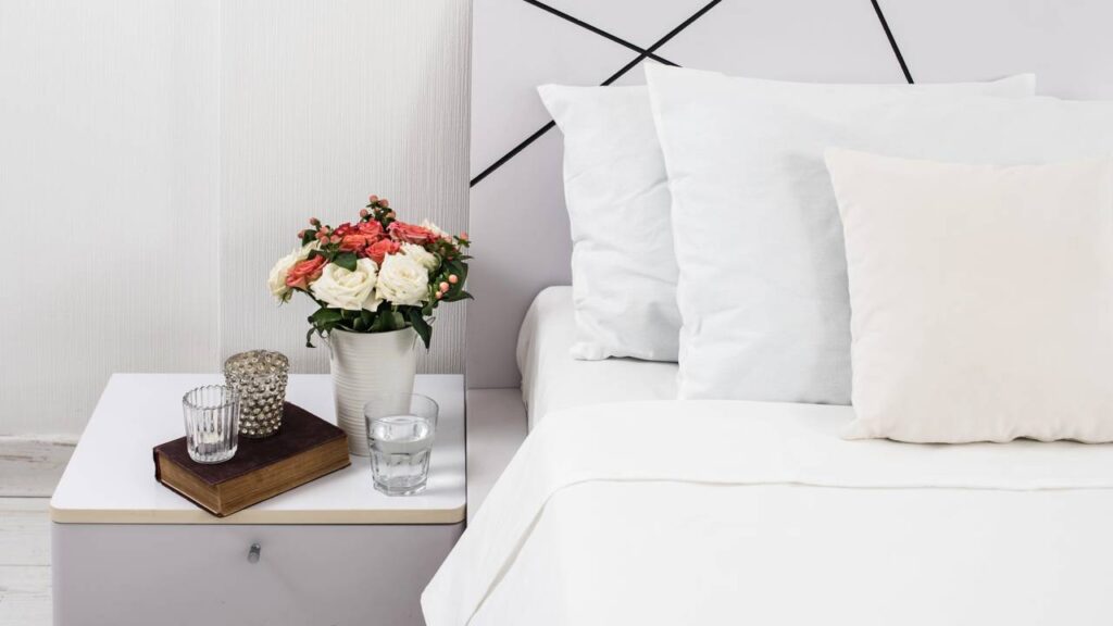 Essa ideia simples transformou meu quarto e liberou espaço de sobra