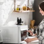 Você pode se queimar gravemente se continuar fazendo isso no micro-ondas