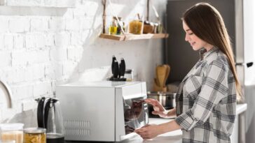 Você pode se queimar gravemente se continuar fazendo isso no micro-ondas