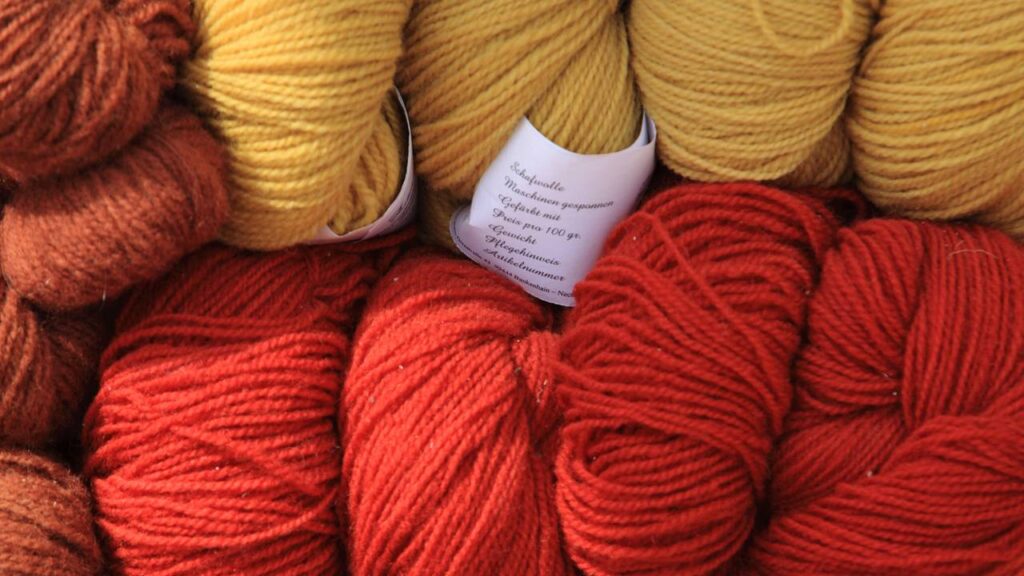 Amigurumi educativo em crochê com letras e formas divertidas