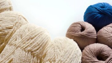 Amigurumi de dinossauro em crochê para presentear com diversão e personalidade